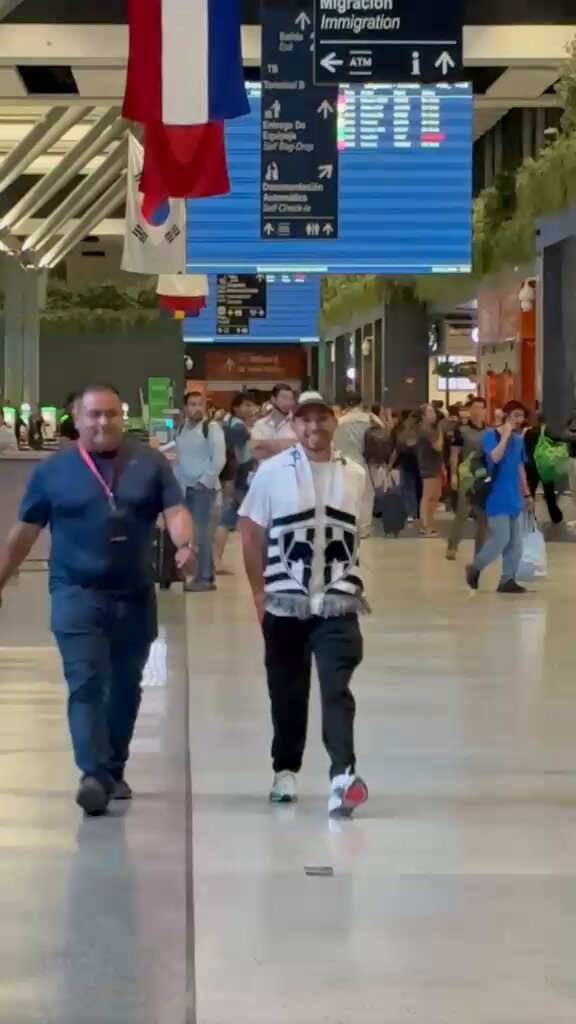 Ya está Orbelín Pineda en Monterrey. Mañana por la tarde será presentado oficialmente en el Gigante de Acero. Video: Sahid Hernández