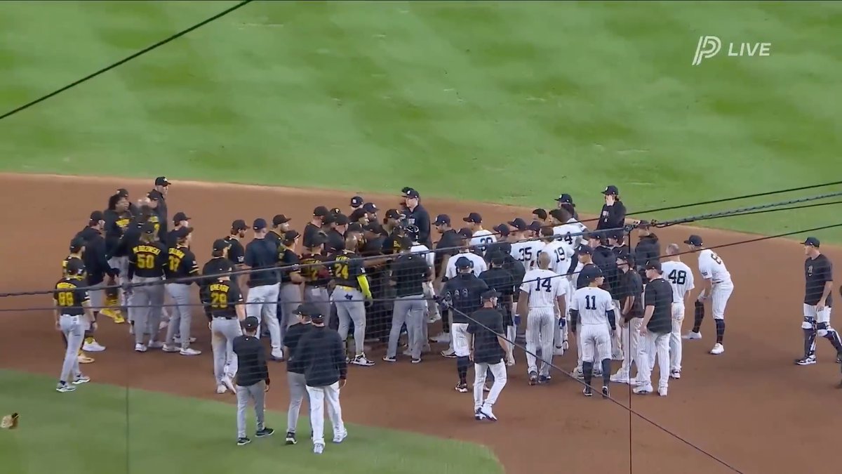Benches cleared tonight in the Bronx between the Pirates and Yankees 👀