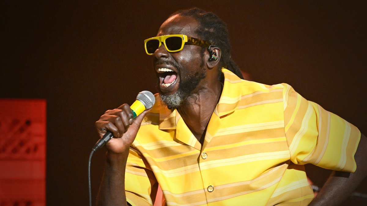 .Buju Banton performs “Butterflies”! 🦋 Watch the full performance ⬇️ #FallonTonight