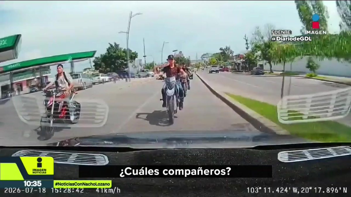 Un chofer de aplicación logró huir de lo que parece un nuevo #ModusOperandi de robo en Chapala, #Jalisco. Un supuesto usuario le solicitó un viaje, pero al recogerlo, el conductor se percató que algo no estaba bien. Así lo grabó desde la cámara de su auto: