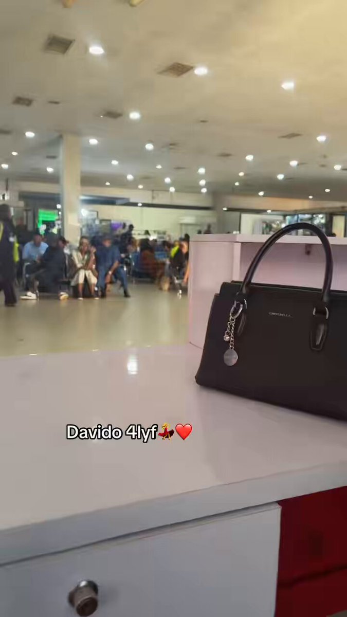 Flight attendant captured the moment Davido was heading to his private jet at Benin Airport.