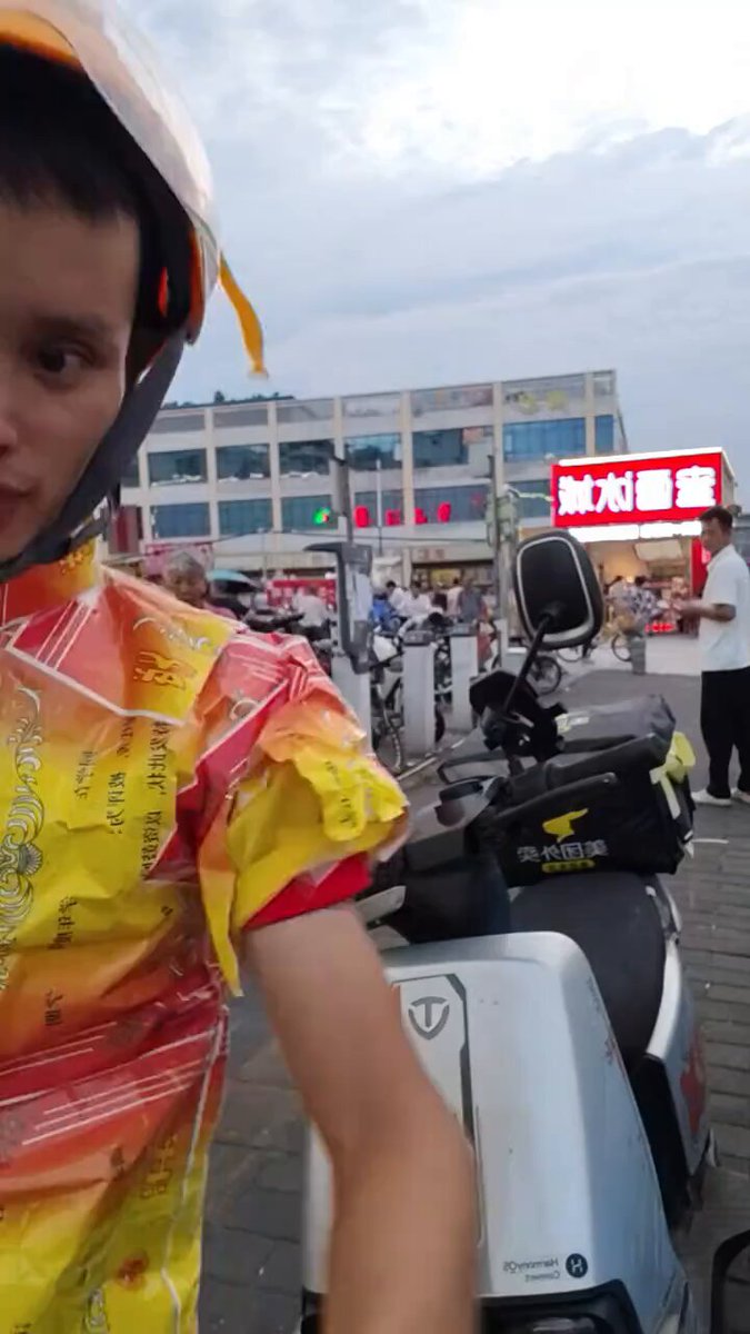 周星驰都拍不出来的荒诞镜头 从小就喜欢奖状，你考过年级第一吗。