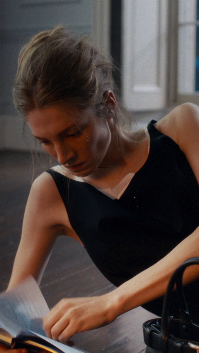 Introducing “Simple Stories”: Prada Ambassadors Hunter Schafer, Troye Sivan, Kelvin Harrison Jr. and Chen Haoyu star in the Prada Fall/Winter 2026 campaign. Fragments of stories captured through the lens of director Barry Jenkins. Discover "Simple Stories": Creative Directors: #MiucciaPrada and #RafSimons Film Director: #BarryJenkins Campaign Creative Direction: #FerdinandoVerderi Cast: #HunterSchafer #TroyeSivan #KelvinHarrisonJr #ChenHaoyu #PradaFW26 #Prada