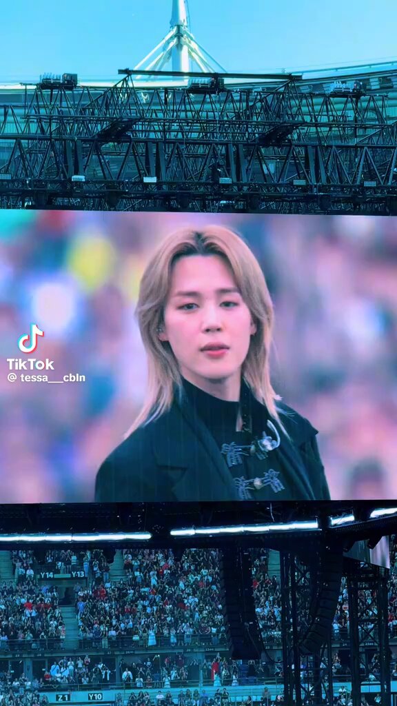 another viral video of jimin with 1M likes 😚 🔗: