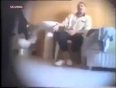 Oğuzhan Uğur’un babası Hasan Atilla Uğur, bebek katili teröristbaşı Öcalan’ın ilk sorgusunu yapan Jandarma Binbaşı idi. Oğuzhan Uğur ve ailesi, Apo’cuların baş düşmanları arasındadır.