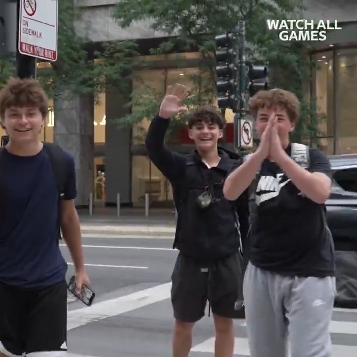 "That is my favourite team!" A walk around Chicago 🎥