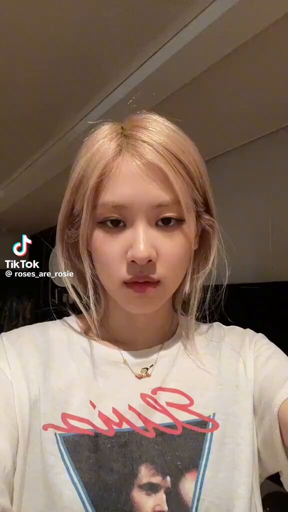 첨엔 긴장했다가 대칭이니까 좋아서 웃는 거 ㅜㅜ 개졸귀진심 아