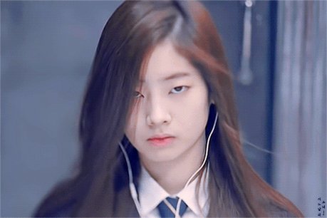 멜빵 둡 했다고 트와이스 데뷔 전 찐애기 둡 시절 하지하지마 해준 김다현 원스가 좋아하면 난 그거로 됐다 라니 인소 주인공이야ㅋㅋㅋ