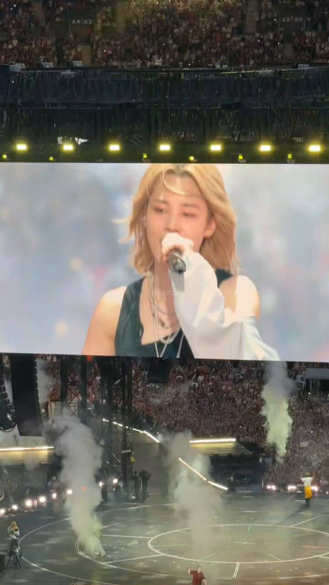 Omg jimin’s beauty is insane...