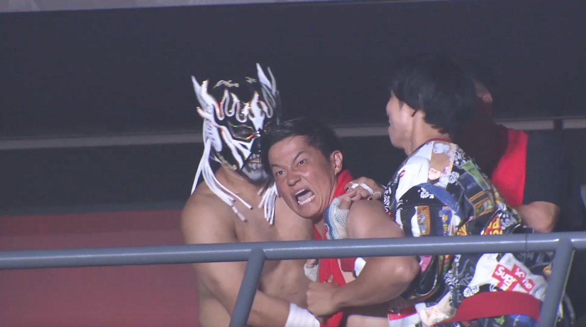 辻直人vsエル・デスペラード💥 バスケ界のお祭り男と #新日本プロレス が誇るマスクマンが会場を盛り上げる😂 NAOTO TSUJI/辻直人👌👌👌 EL DESPERADO 新日本プロレス × アミューズ【official】 #UNAVERAGEFES #njpw #Bリーグ