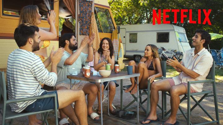 ¿El cóctel estrella del verano? Mete 6 amigos de despedida de soltera en una caravana llena de secretos y agita bien. La miniserie, #TodaLaVerdadDeMisMentiras, basada en la novela de Elísabet Benavent, llega el 28 de agosto.