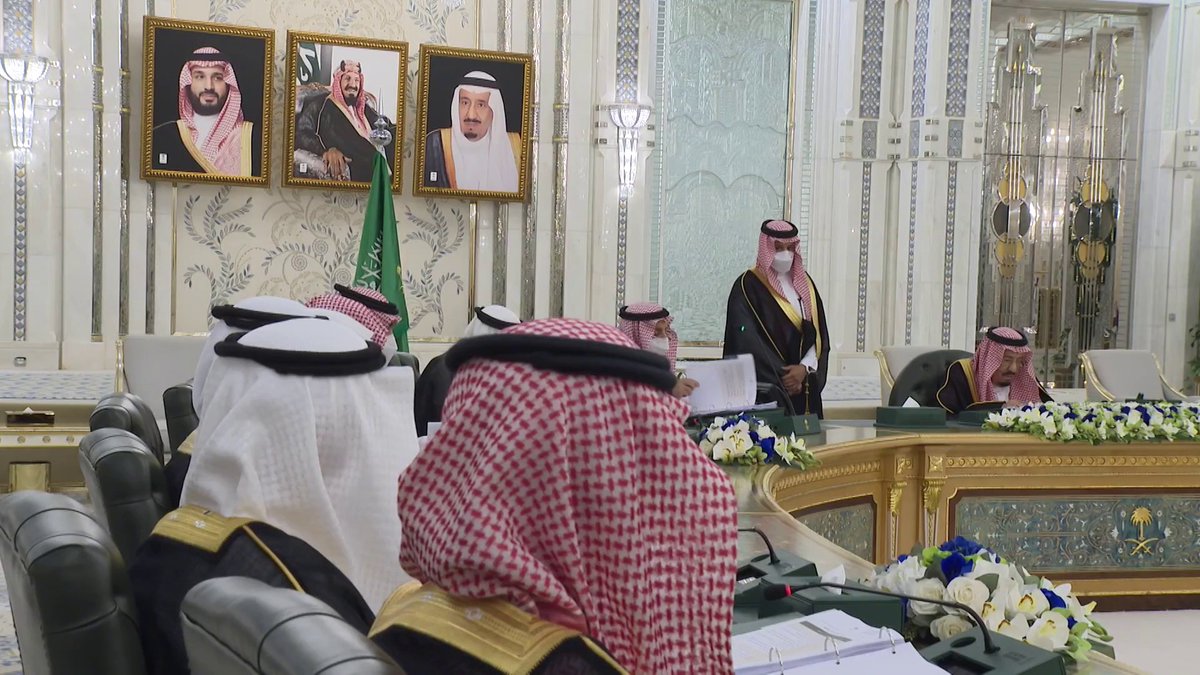 خادم الحرمين الشريفين يرأس جلسة مجلس الوزراء في جدة