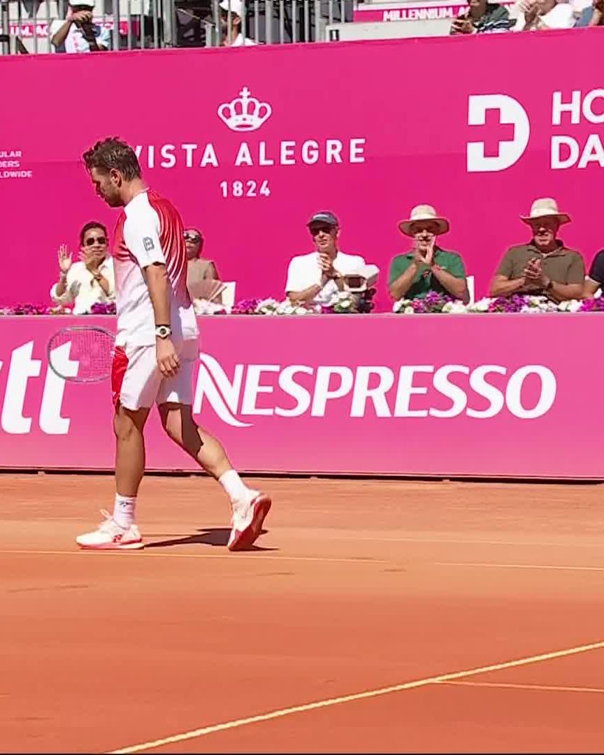 Those reactions 🙌 Stan with an impressive backhand on the half volley! #EstorilOpen