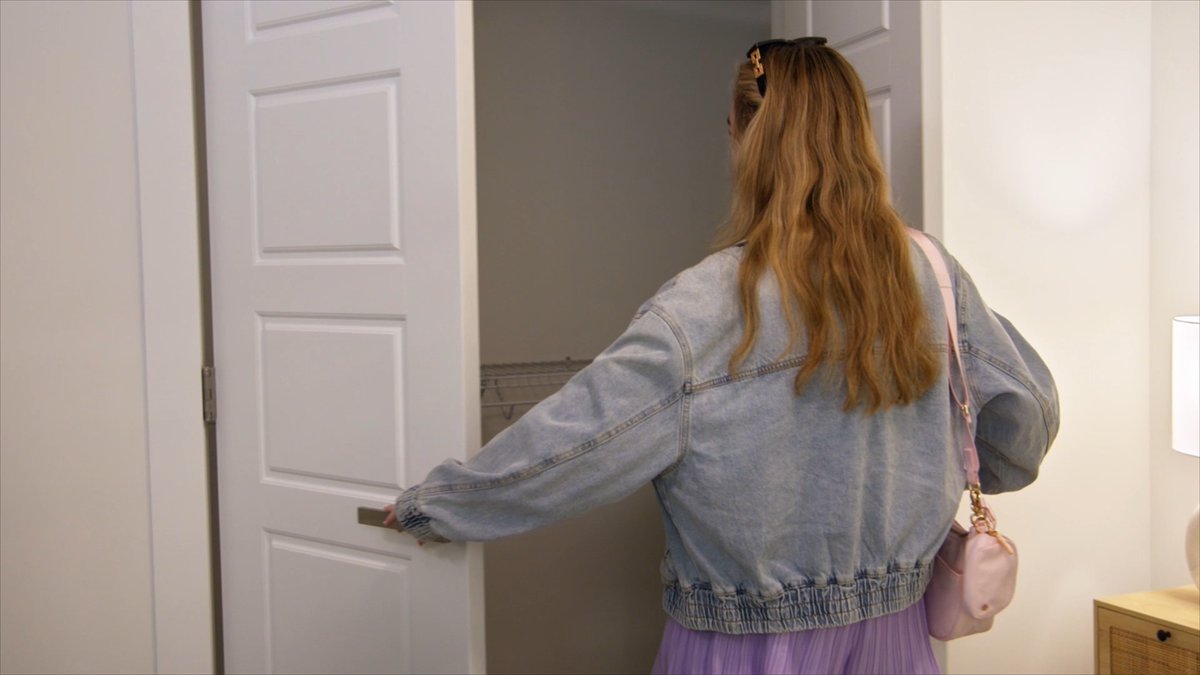 Those closets are NOT going to work for Baylen... 🤭 See if they find their dream home on #BaylenOutLoud, tonight at 9P.