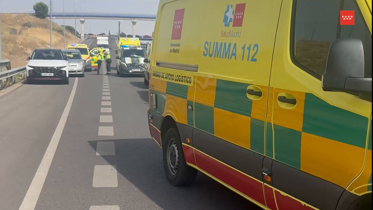 Accidente de tráfico. Incorporación de la M-407 con la M-50. 📍Leganés. Un motorista muere tras ser envestido por un turismo. A su llegada el #SUMMA112 ha iniciado maniobras de reanimación cardiopulmonar, pero la gravedad de las lesiones han hecho imposible revertir la situación. Investiga Guardia Civil.