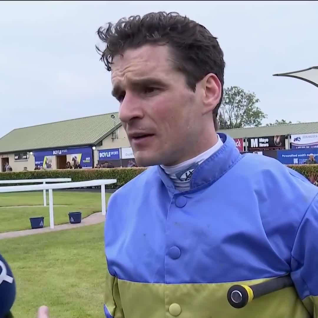 A double for Danny Mullins at Ballinrobe Races this evening - including Not So Serious for Billy Lanigan at 50/1 👏 The rider heads Stateside and to Colonial Downs in Virginia tomorrow before lining up at Kilbeggan Races on Friday! 🇺🇸 🇮🇪