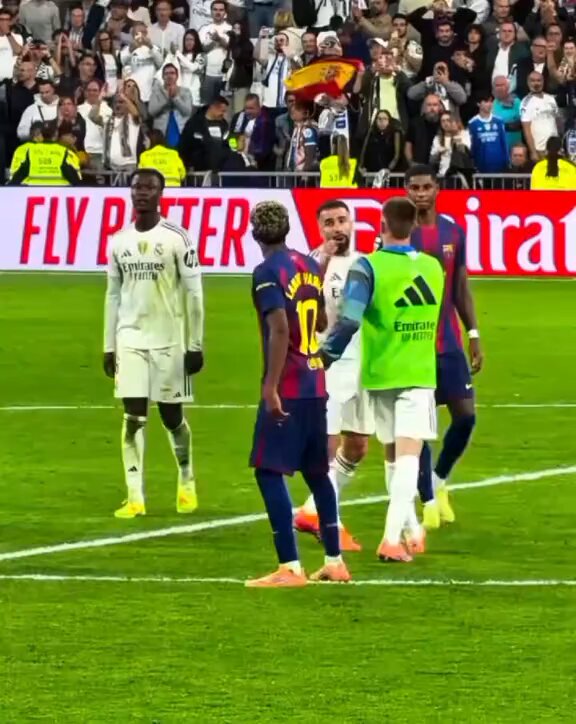 اللحظة التي طرد فيها يمال كرفخال من قائمة المنتخب الإسباني و حرمه من التتويج بكأس العالم عندما تعادي الملك 🫅 تبتعد عنك الألقاب