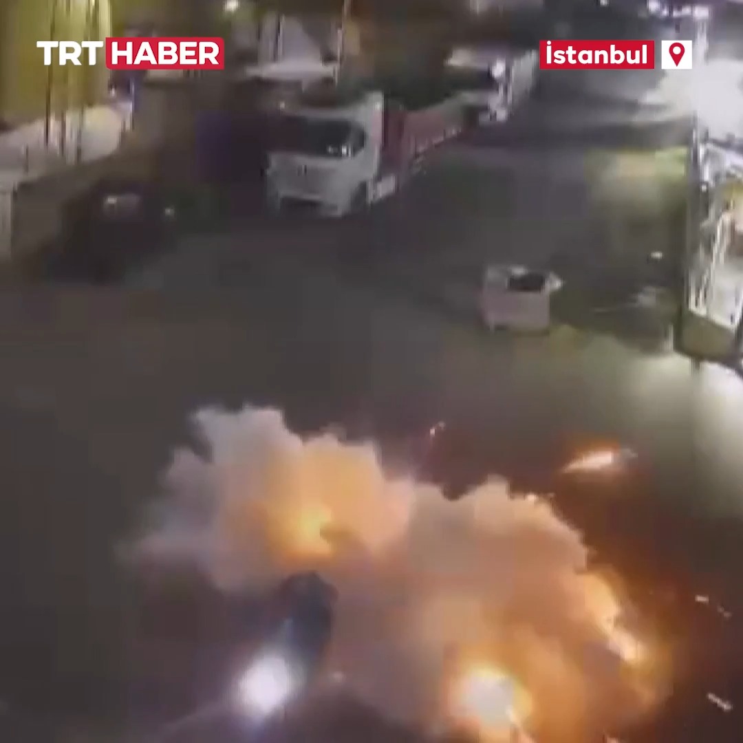 İstanbul'da bir motosikletlinin fabrikaya atmaya çalıştığı patlayıcı elinde patladı.