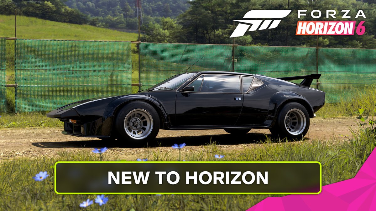 『1984 De Tomaso Pantera GT5』が動き出す。
