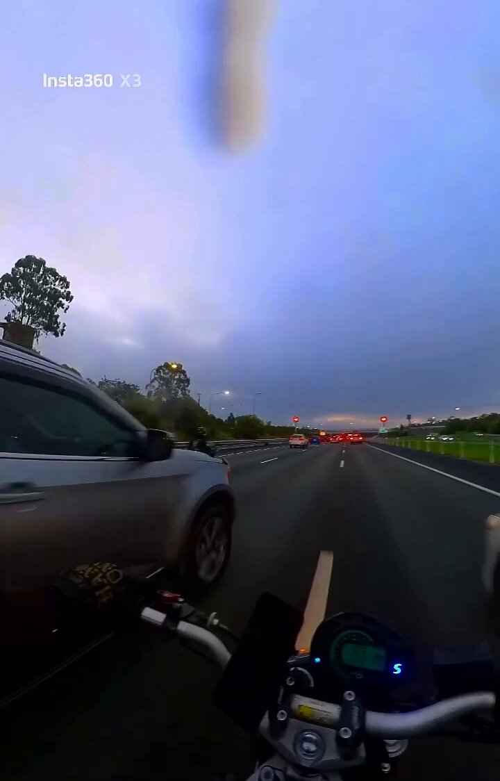 Splitting lanes at high speed is a bad idea...