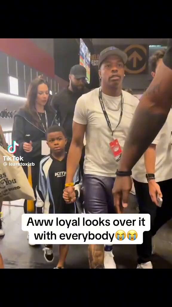 he ain’t let them hands go ONCE! sidenote: loyal is be when i’m out and over it chile 😂
