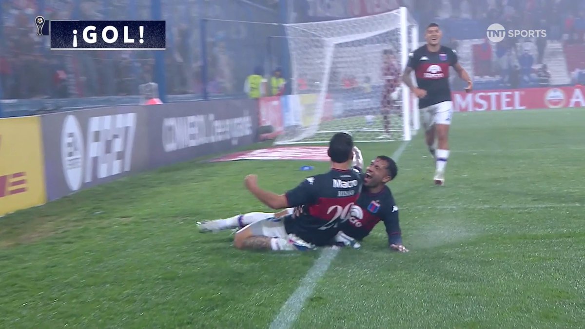 ¡QUÉ GOLAZO HIZO NACHO RUSSO! 🔴🔵 El de lantero de Tigre hizo el segundo gol frente a Nacional de Uruguay #Sudamericana