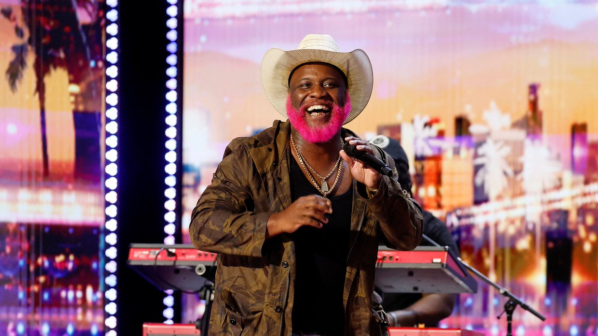 Just when Pynk Beard was ready to give up, he made some MAGIC happen!! 🔥 #AGT