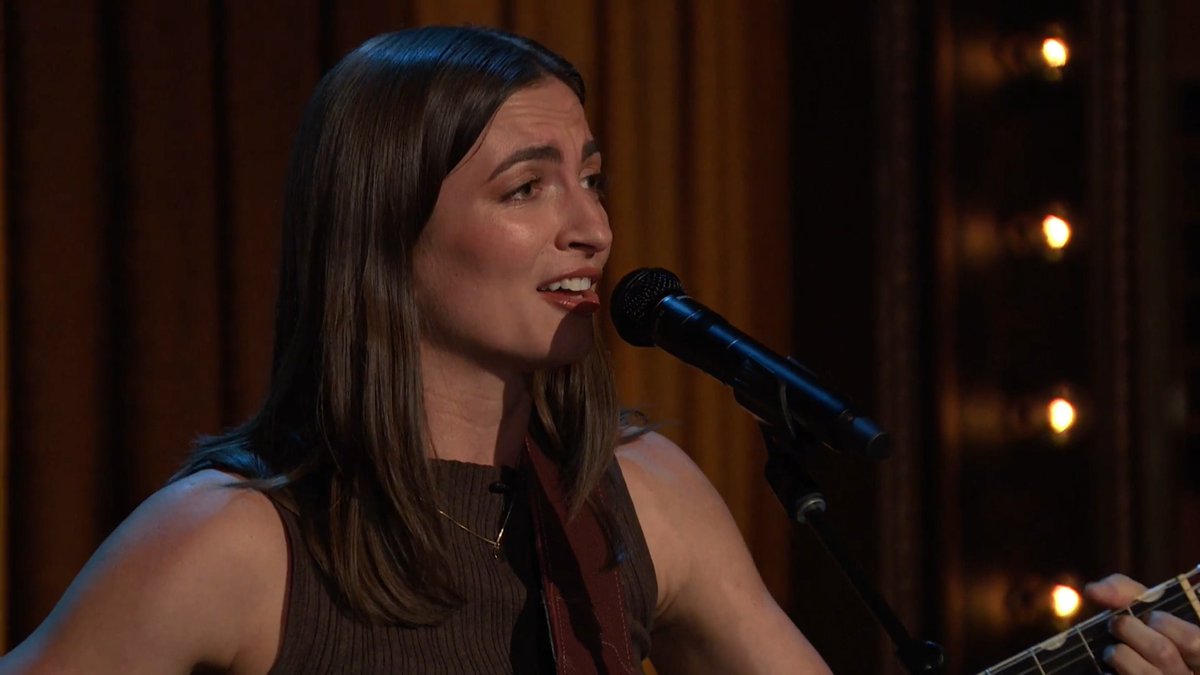 Battle of the Instant Songwriters: Winter Wilson (Winter Wilson) performs “My Mom Has A Podcast”! #FallonTonight