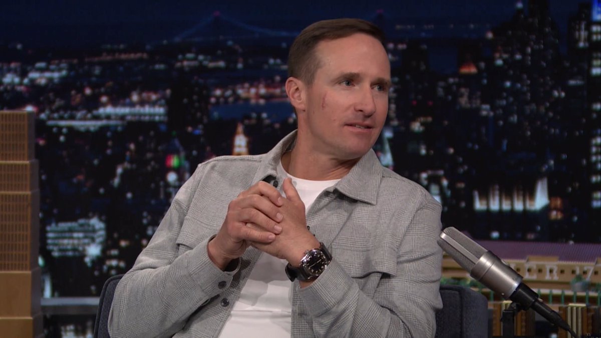 .Drew Brees thought his sons were running late for dinner, but they were really stalling so he could hear the news of his Pro Football Hall of Fame induction 😂 #FallonTonight