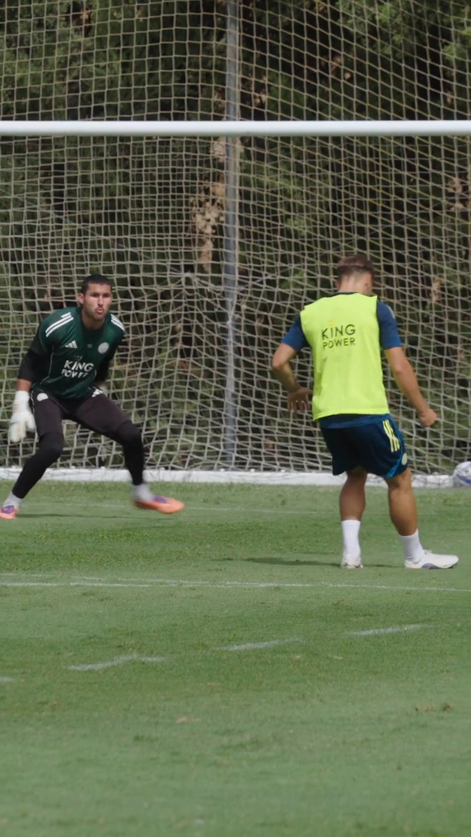 Strikes and saves from Spain 💥 🧤