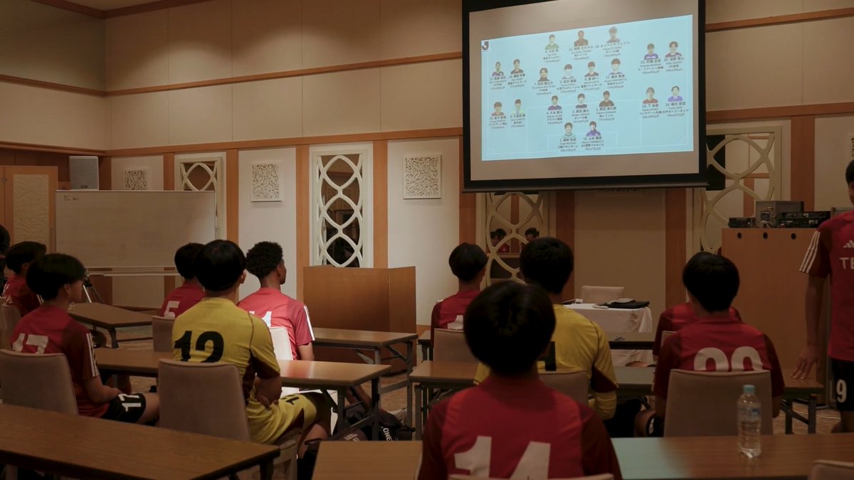 / ミーティングでの選手たちの挨拶の様子をチェック👀 \ 未来の日本サッカー界を担う選手たちの活動がスタート💪 🏆 Jリーグインターナショナルシリーズ2026 アカデミーマッチ 🆚 U-15 Jリーグ選抜 vs リヴァプールFC U15 📅 7/24(金) 18:30KO|7/26(日) 18:30KO 🏟️ 味の素フィールド西が丘 特設サイトはこちら #Jリーグ