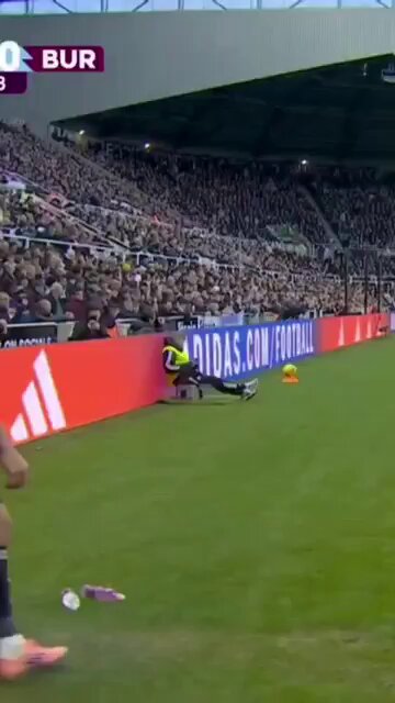 🚨🇧🇷 BREAKING: Chelsea have made a fresh enquiry for Bruno Guimarães, with another Premier League club also showing interest. It's understood the Brazilian midfielder would be happy to make the move to Stamford Bridge, but personal terms and wages are expected to be the key to getting the deal done. 🔵👀 Ben Jacobs #CFC