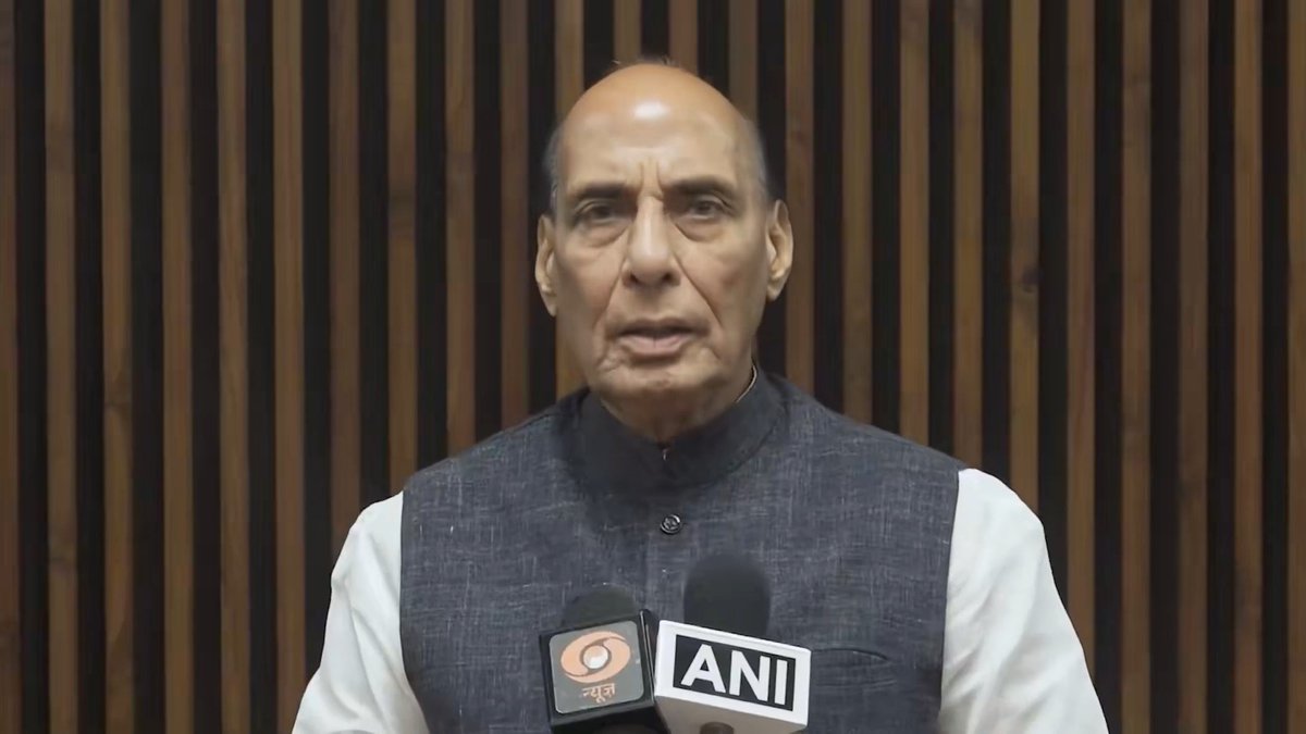 यह बहुत दुर्भाग्यपूर्ण है कि कुछ लोग हमारे देश के नौजवानों को अपने राजनीतिक लाभों की पूर्ति के लिए एक राजनीतिक औजार के रूप में इस्तेमाल कर रहे हैं। प्रधानमंत्री श्री Narendra Modi के नेतृत्व में हमारी सरकार विद्यार्थियों और नौजवानों की आकांक्षाओं को पूरा करने के लिए प्रतिबद्ध है। हमारे छात्रों की हर चिंता को सुनना और उसका समाधान करना हमारी जिम्मेदारी है। मुझे पूर्ण विश्वास है कि भारत के जागरूक, परिपक्व और विवेकशील युवा ऐसे भ्रामक प्रयासों को भली-भांति समझते हैं और वे प्रगति, विकास तथा राष्ट्रनिर्माण के मार्ग को ही चुनेंगे। हम इस बात के लिए प्रतिबद्ध हैं कि किसी भी व्यक्ति, विशेषकर हमारे छात्रों और युवाओं के साथ, किसी भी प्रकार का अन्याय न हो। विपक्ष के कुछ नेताओं द्वारा manufactured sense of anger केवल जनता, विशेषकर हमारे बच्चों और युवाओं को भ्रमित करने और गुमराह करने का एक असफल प्रयास है। - श्री Rajnath Singh, रक्षा मंत्री