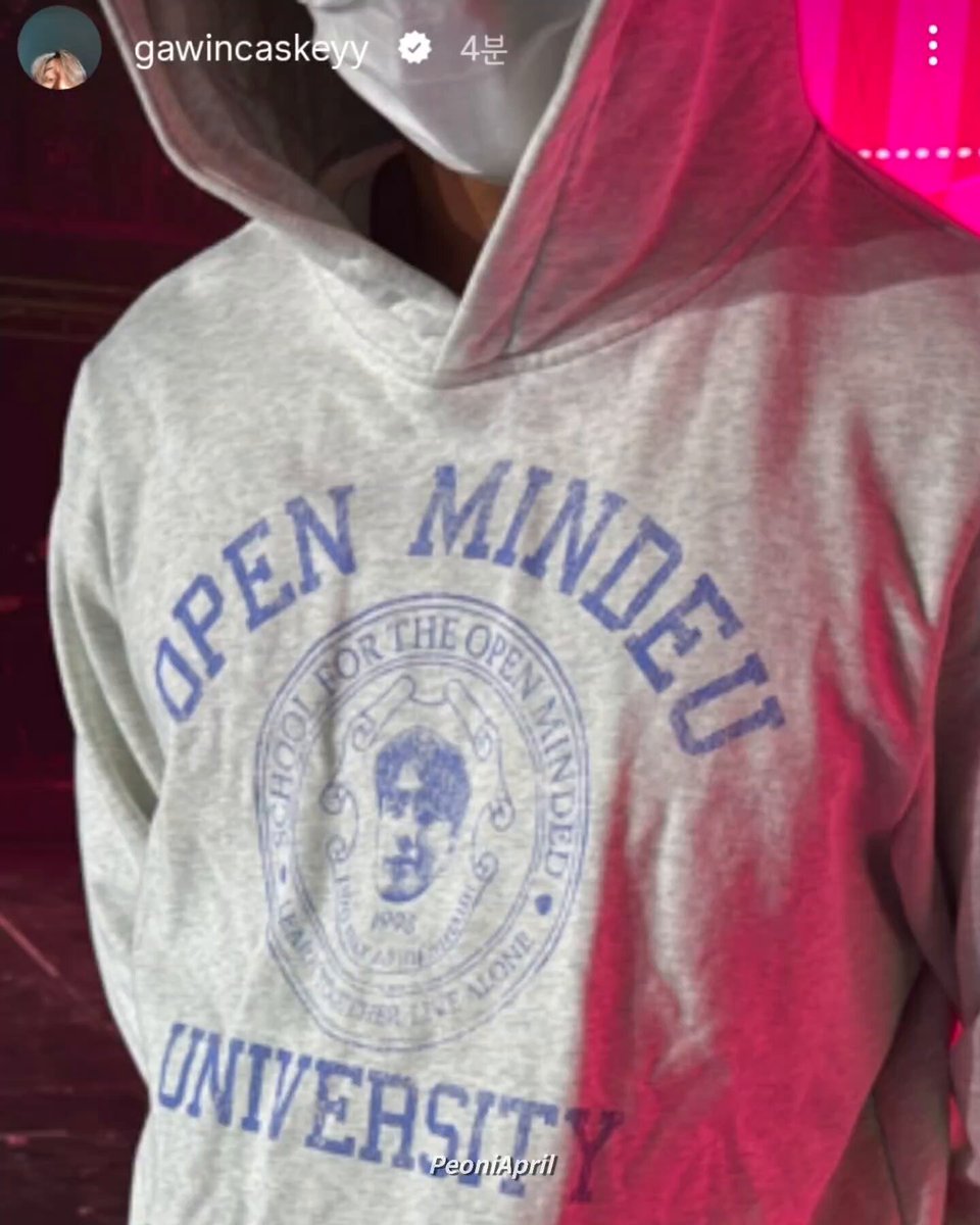 Everyone busy with Gawin's teaser Meanwhile G: posting "someone" in OpenMindeu hoodie🤭