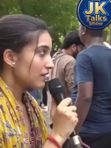 My name is Rahul Verma. Ma’am, I came here in support of the protest, but I no longer support it. They have started abusing India here, and slogans are being raised in support of Umar Khalid, whom we consider a terrorist. Please listen to this student’s anguish… 👇😭