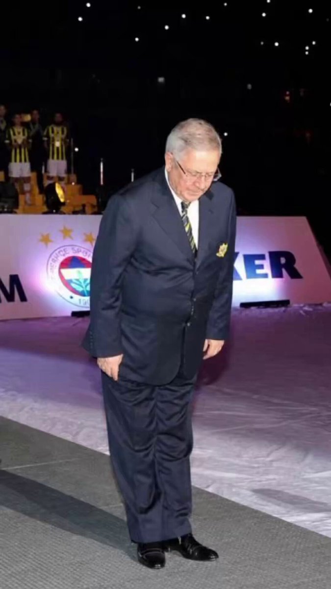 🗣️ Sercan Hamzaoğlu: "Amrabat'a çok komik bir teklif geldi. Aziz Yıldırım sinirlenmiş. Real Betis, 'Geçen sezon maaşının bir kısmını Fenerbahçe karşıladı, aynısını istiyoruz' demiş. Başkan direkt kapıyı gösterip, 'Satılık topçum yok size dalganıza bakın' demiş."