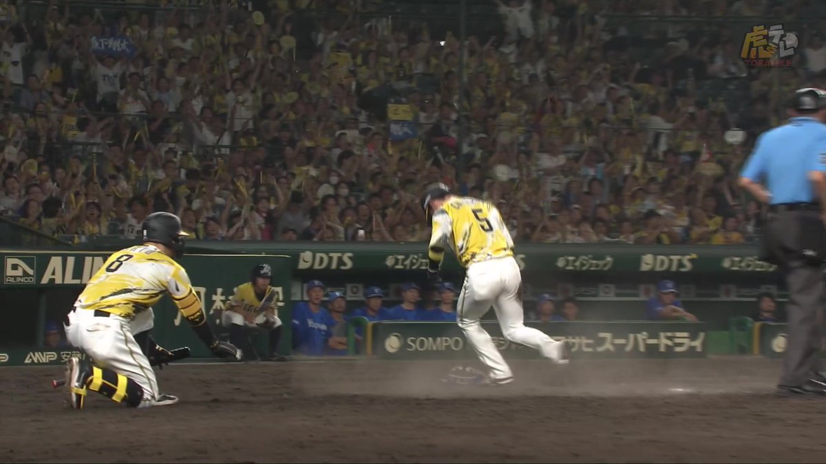 8回裏、一死3塁のチャンスに森下選手がライトへ勝ち越し犠牲フライを放つ！