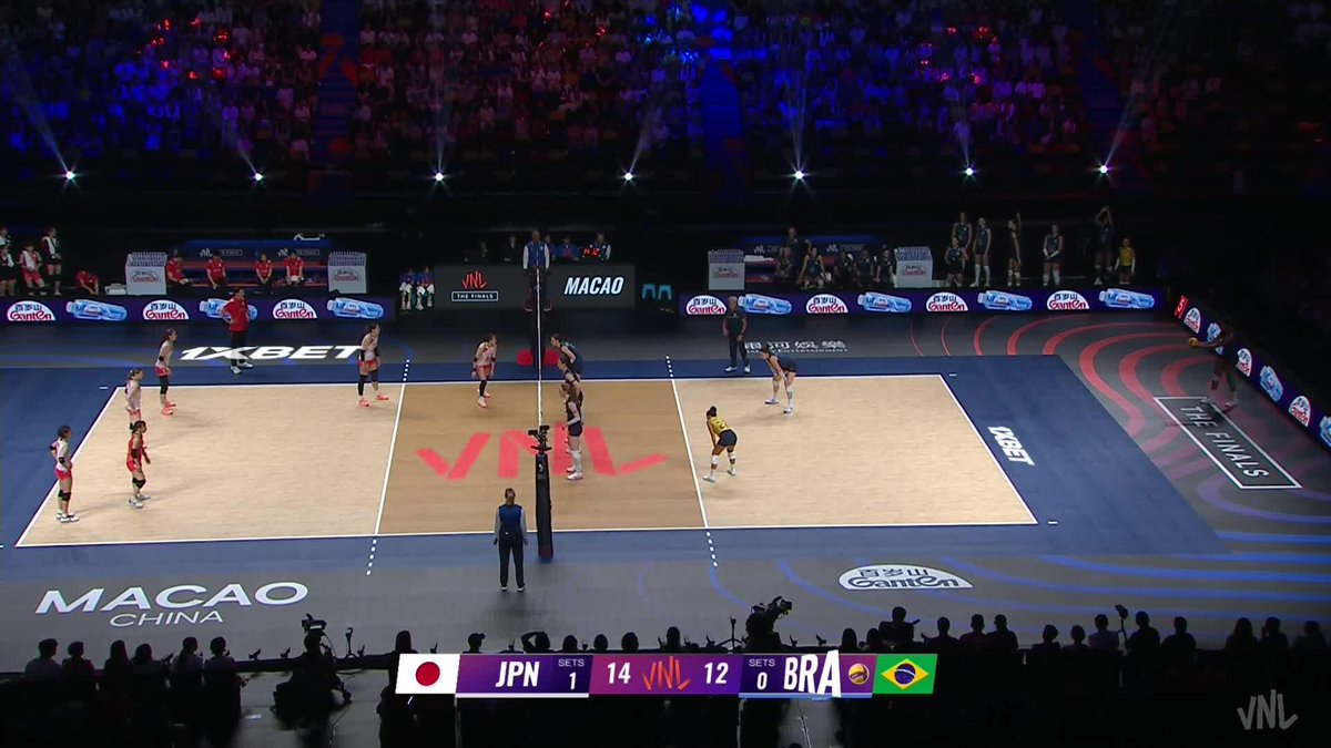 #VNL2026 Brazil 🇧🇷 1️⃣🆚1️⃣ 🇯🇵 Japan! Brazil leans on their block in the second set to tie the match up! We already have a combined total of 12 blocks in the match so far. 🔥 📺 Watch LIVE on VBTV: 🏐 #BePartOfTheGame #Volleyball