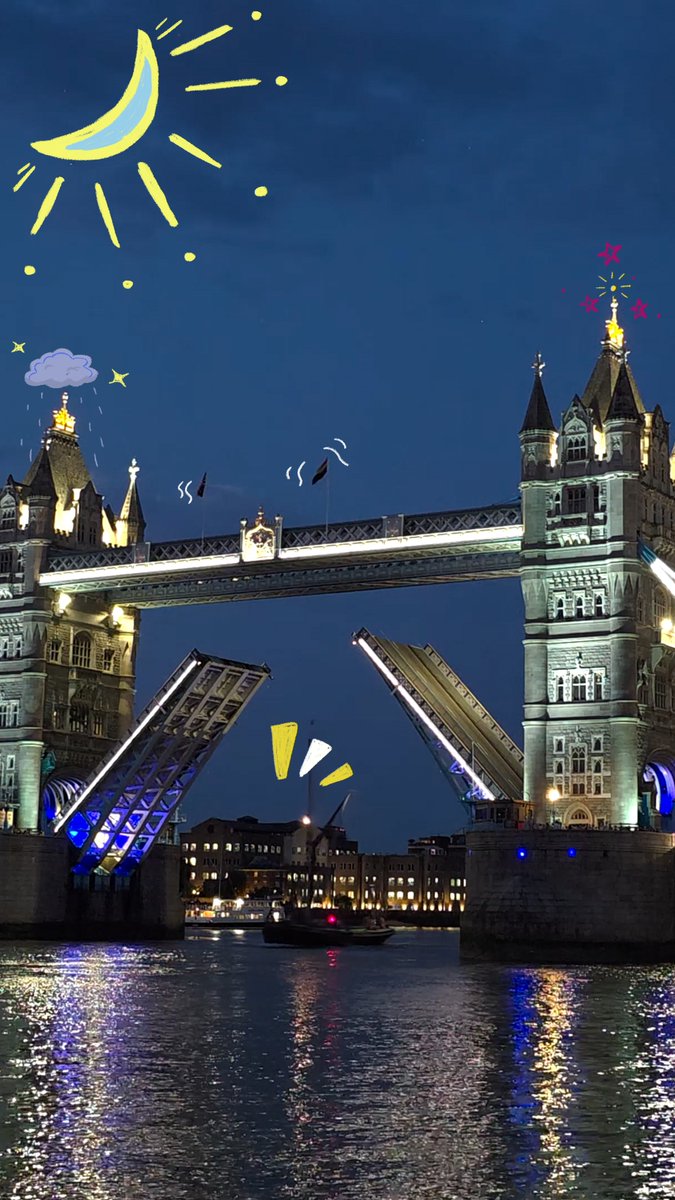 The night is still young! Ready to explore with #GalaxyZFold8? 👋 #GalaxyAI #Nightography Watch the full event on Galaxy Unpacked Live 👇