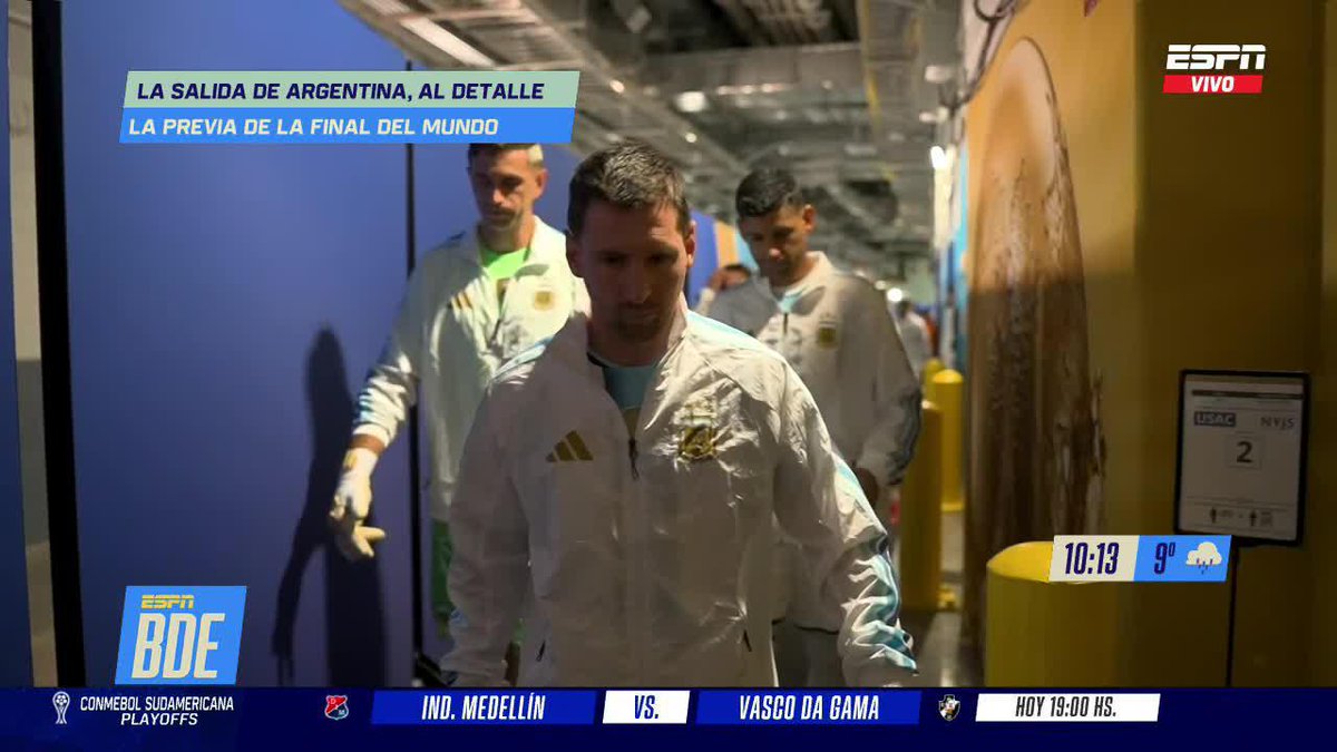 EL RECORRIDO COMPLETO De la Selección argentina, rumbo al campo de juego, previo a la final contra España. #ESPNMundial #FIFAWorldCup ▶️ Mirá #BuenDíaESPN en el Plan Premium de #DisneyPlus