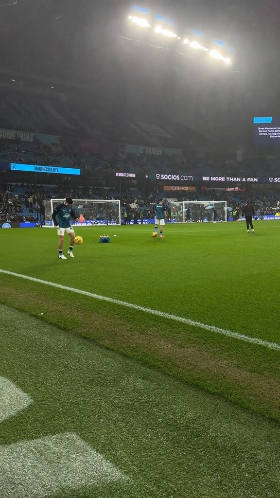 We could watch Phil Foden and Rayan Cherki warm-up all day 🤩