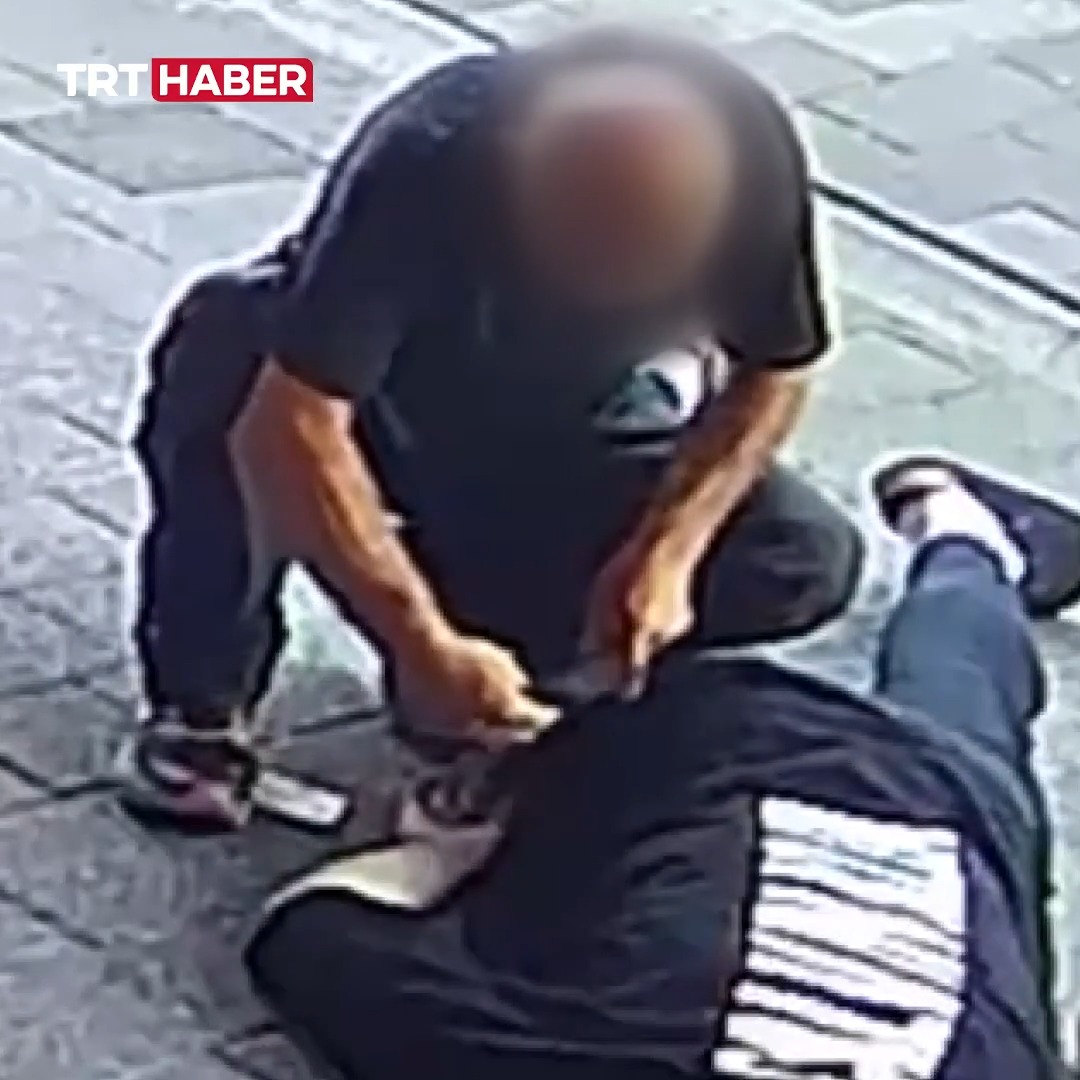 Muğla'da fenalaşan genci gören bir kişi, yardım edecekmiş gibi yaklaşarak cebindeki parayı çaldı. Gencin şikayeti üzerine yakalanan şüpheli tutuklandı.