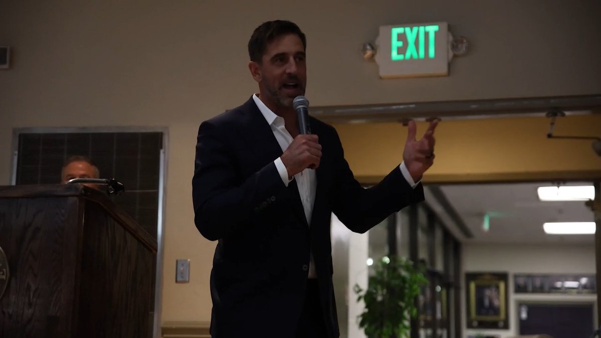 Aaron Rodgers all smiles with parents months before Instagram reveal. 🎥: Wyatt_Acker250