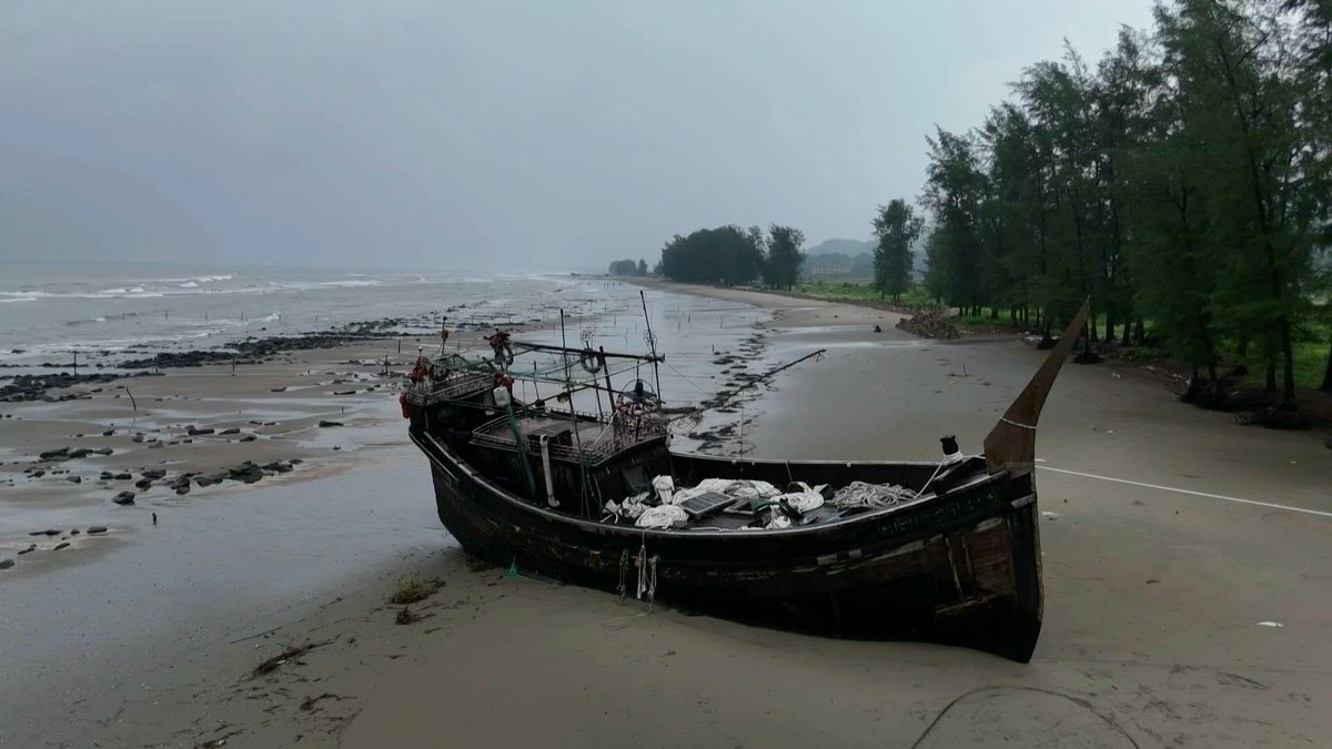 🇧🇩 🇲🇲 Rohingya refugees risk deadly journey at sea to escape Bangladesh camps After surviving war in Myanmar and years in crowded refugee camps in Bangladesh, growing numbers of Rohingya are risking dangerous sea crossings in search of a better future.