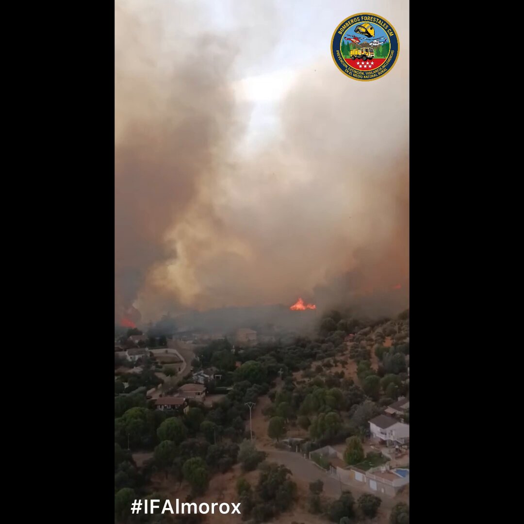 #BomberosForestalesCM estamos trabajando en un incendio forestal declarado de la localidad Toledana de #Almorox El incendio está afectando a la Urbanización Encinar del Alberche, Villa del Prado (Madrid) #IFAlmorox