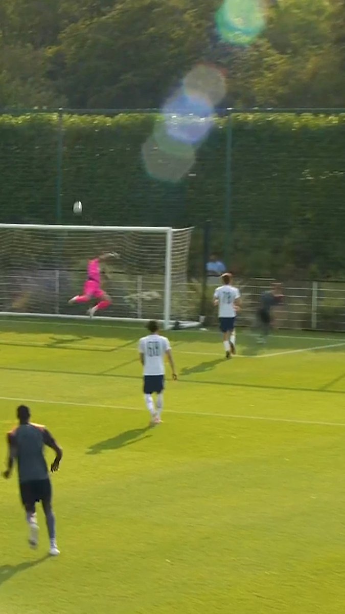 Martin Dubravka with a top save! 🧤