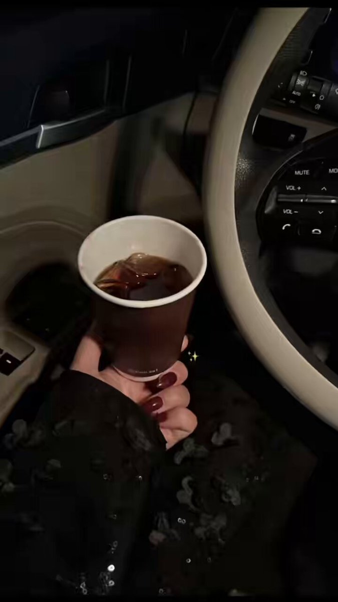 عسى هالدنيا تضحك لي كثـر ما بقلبي نوايا خيـر. #مساء_الخـير 🤍