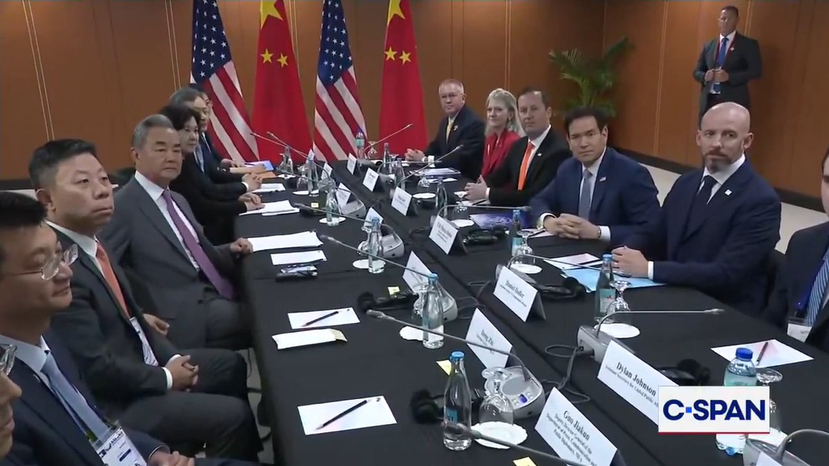 被中国制裁的美国国务卿马可·卢比奥见中国外交部长王毅。