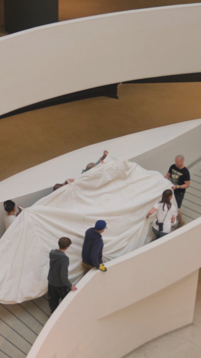 Big birdie energy. 🏸 An everyday shuttlecock becomes larger than life in Claes Oldenburg and Coosje van Bruggen's "Soft Shuttlecock". Watch this Pop icon land at the Guggenheim as it's installed for "Guggenheim Pop: 1960 to Now." Explore it up close on your next visit alongside iconic Pop works. ✨