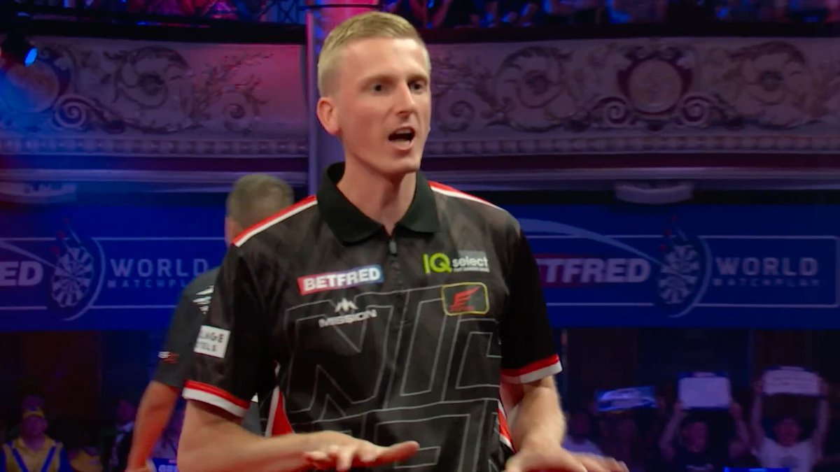 NIJMAN LEVELS! Wessel Nijman holds his nerve to level the contest against Gian van Veen, with the match finely poised at 5-5! ⚖️ 📺 #MatchplayDarts